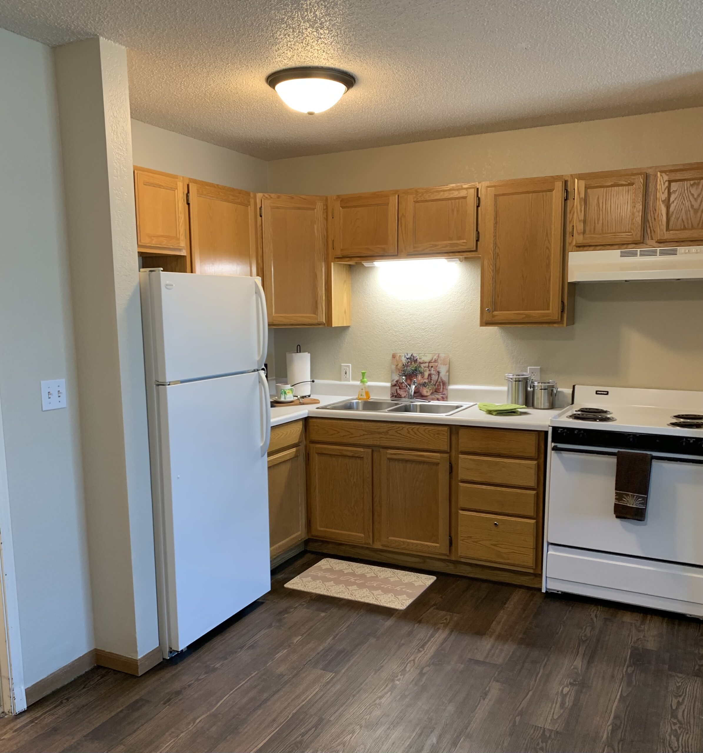 sand prairie - apartment interior: full kitchen